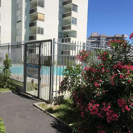 Avec Balcon, Piscine Et Parking - Aiguillon - Fr-1-433-1